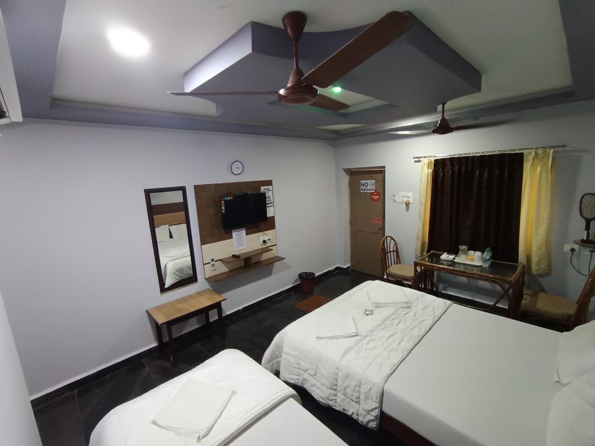 Sri Murugan Beach Paradise Hotel Махабалипурам Экстерьер фото